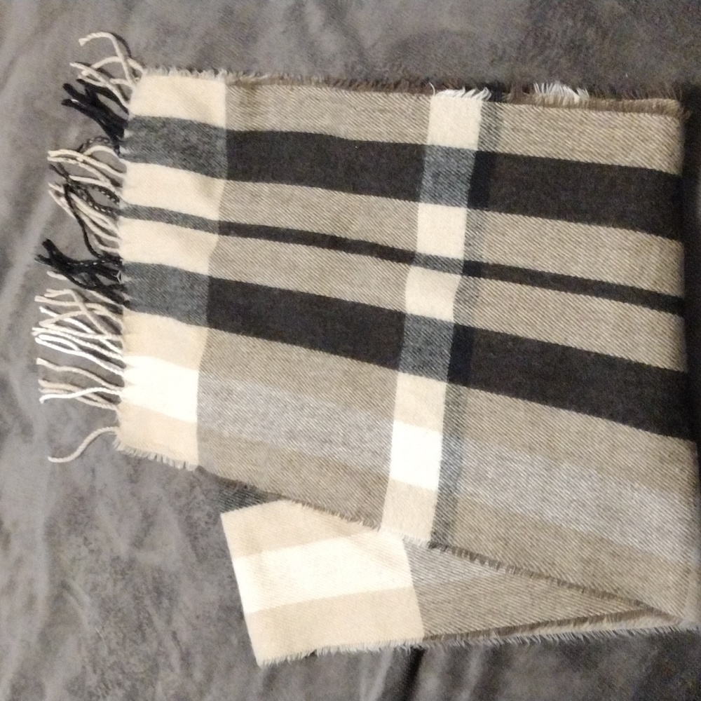 Women's scarf
